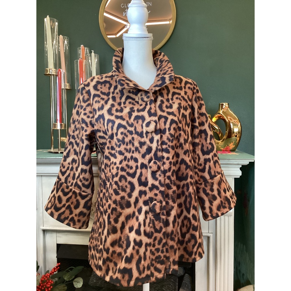 Weavz Leopard Print Jacket Womens Size M Button Front Collar Flare‎ Sleeve